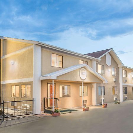Super 8 By Wyndham Riverton Buitenkant foto